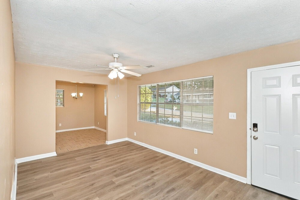 2450 Cheryl Lynne Ln - Photo 6 of 16