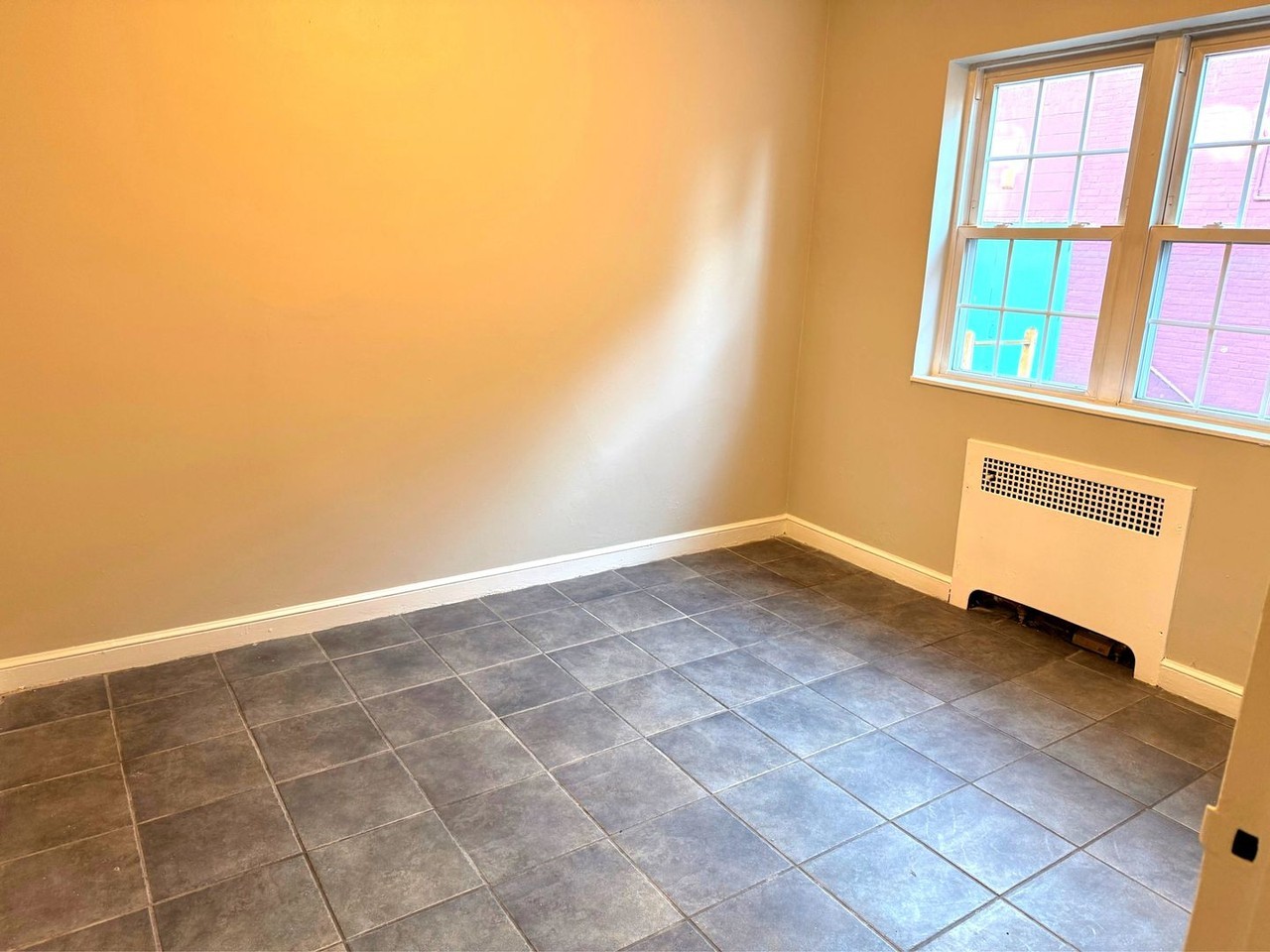 35 Niles St - Photo 5 of 8