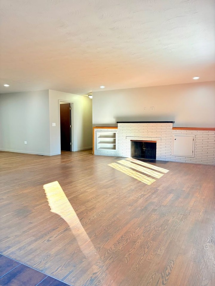 1855 S Valleyroad Ave - Photo 4 of 4
