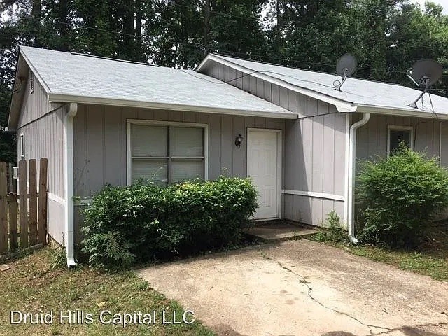 1282 Crystal Lake Rd - Photo 2 of 17
