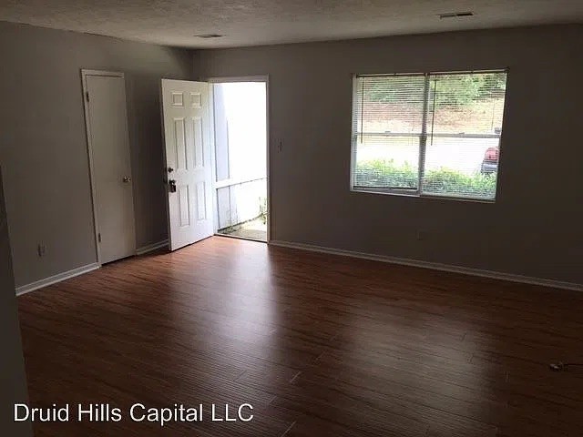 1282 Crystal Lake Rd - Photo 7 of 17