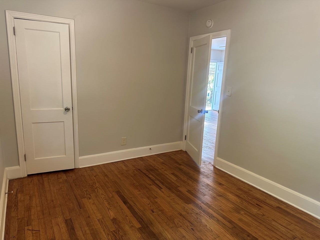 523 Johnson Ave - Photo 5 of 9
