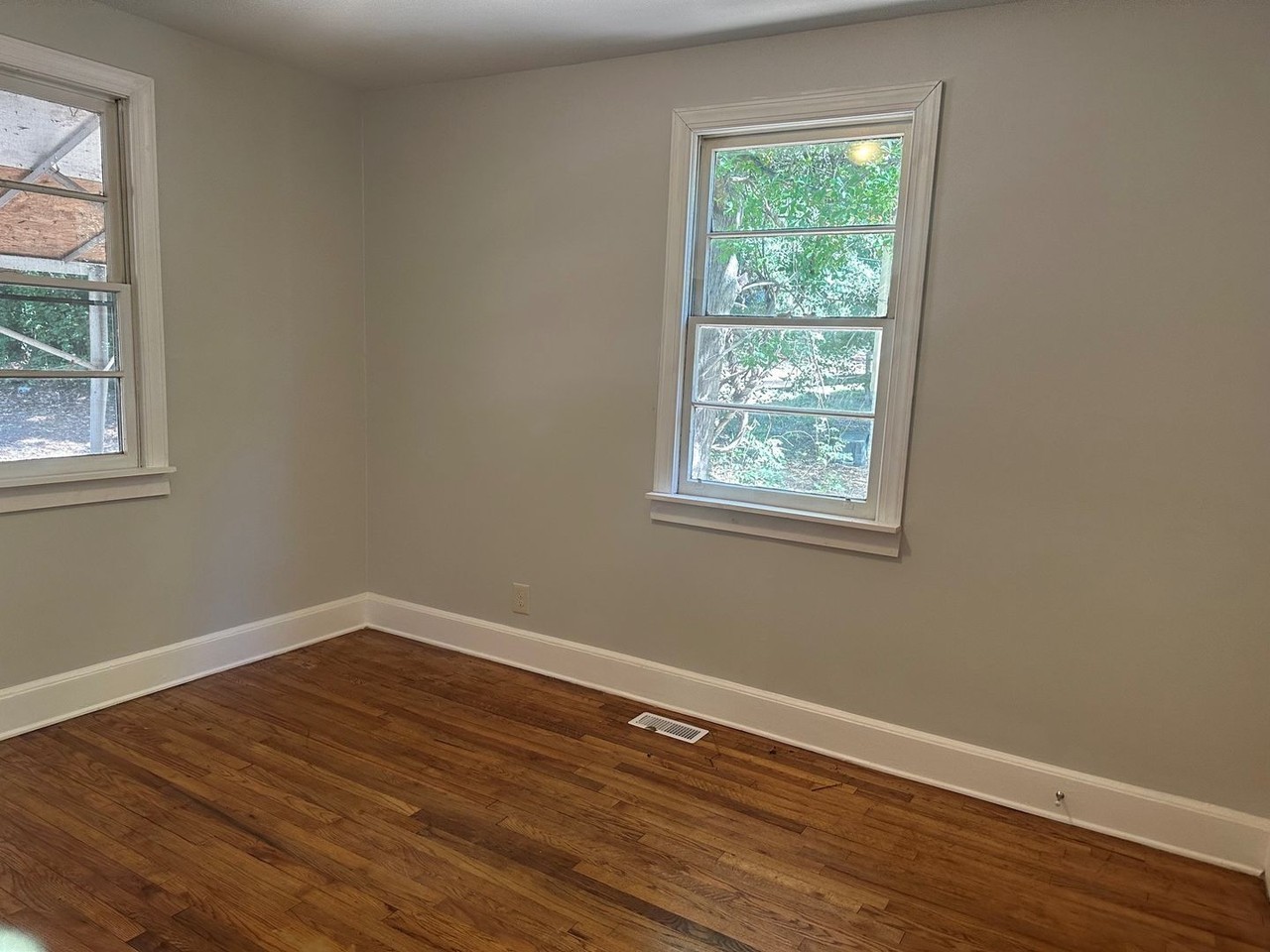 523 Johnson Ave - Photo 7 of 9
