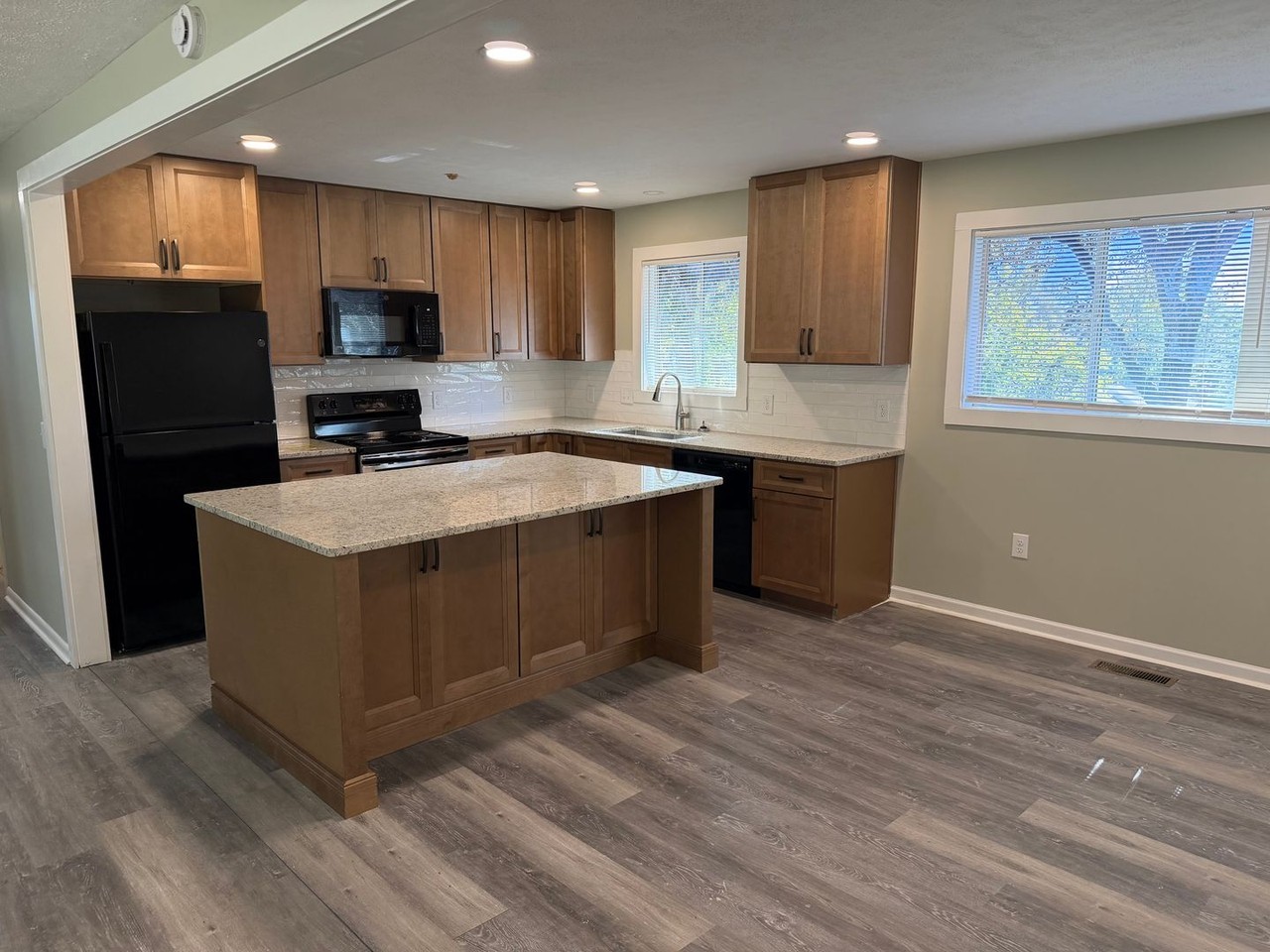 4044 Norwood Dr - Photo 3 of 18
