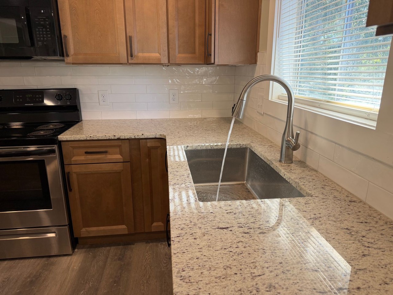 4044 Norwood Dr - Photo 4 of 18