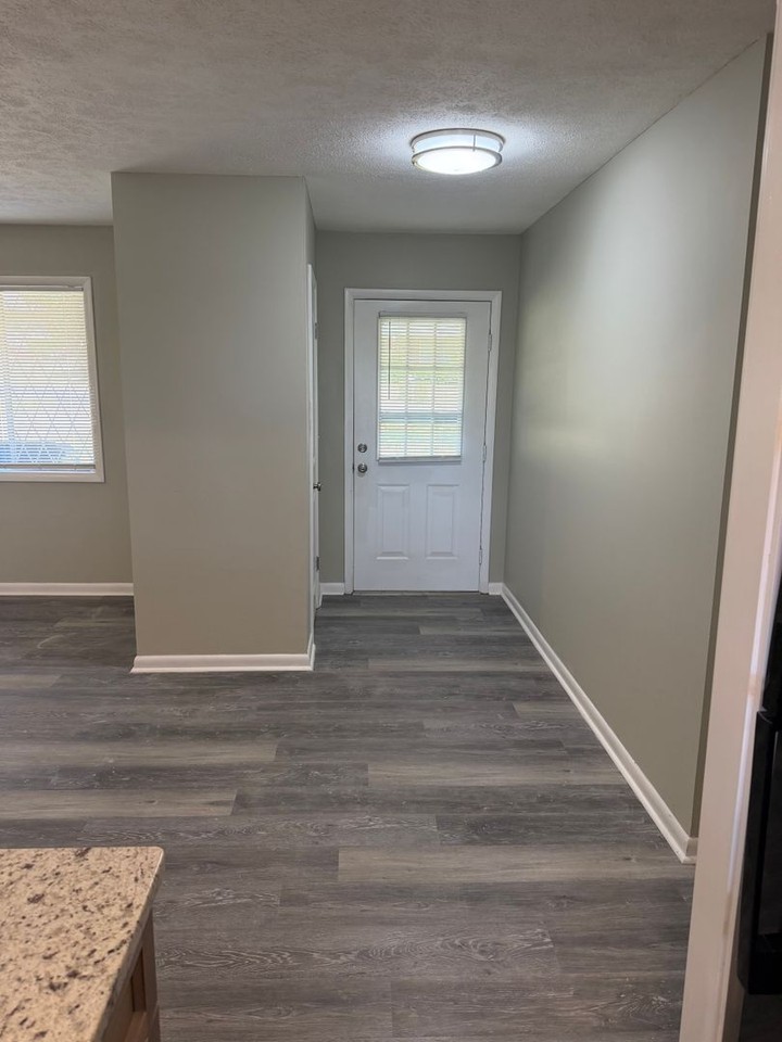 4044 Norwood Dr - Photo 6 of 18