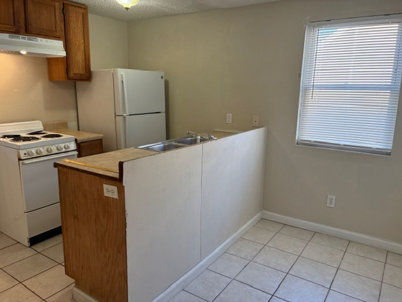 2111 Lincoln Ave - Photo 2 of 6