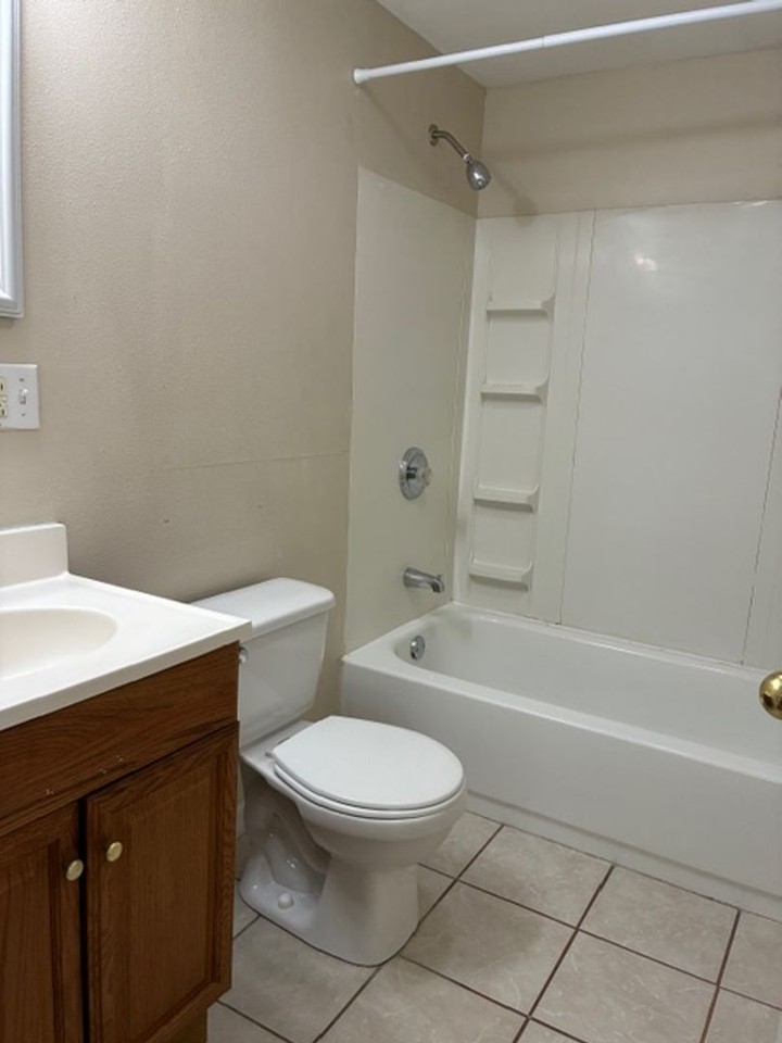 2111 Lincoln Ave - Photo 4 of 6