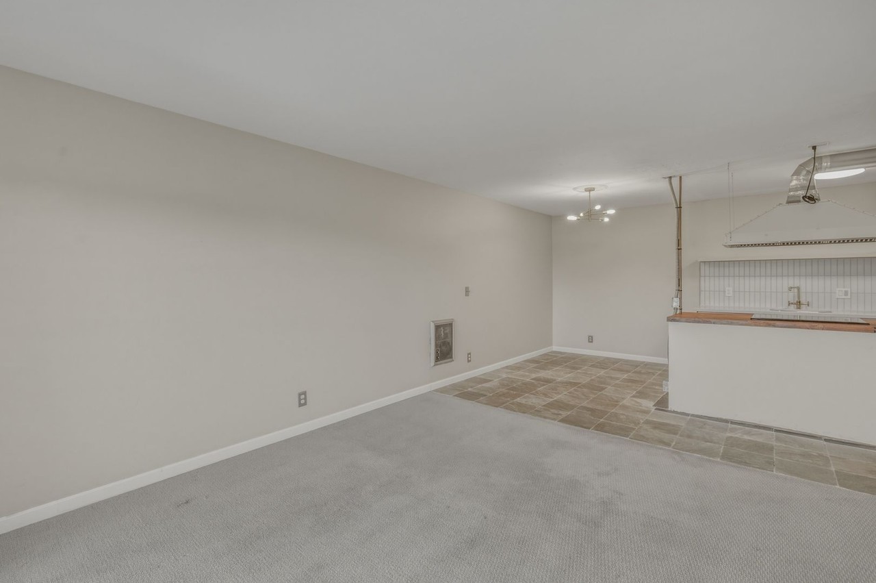 555 Jean St - Photo 5 of 26