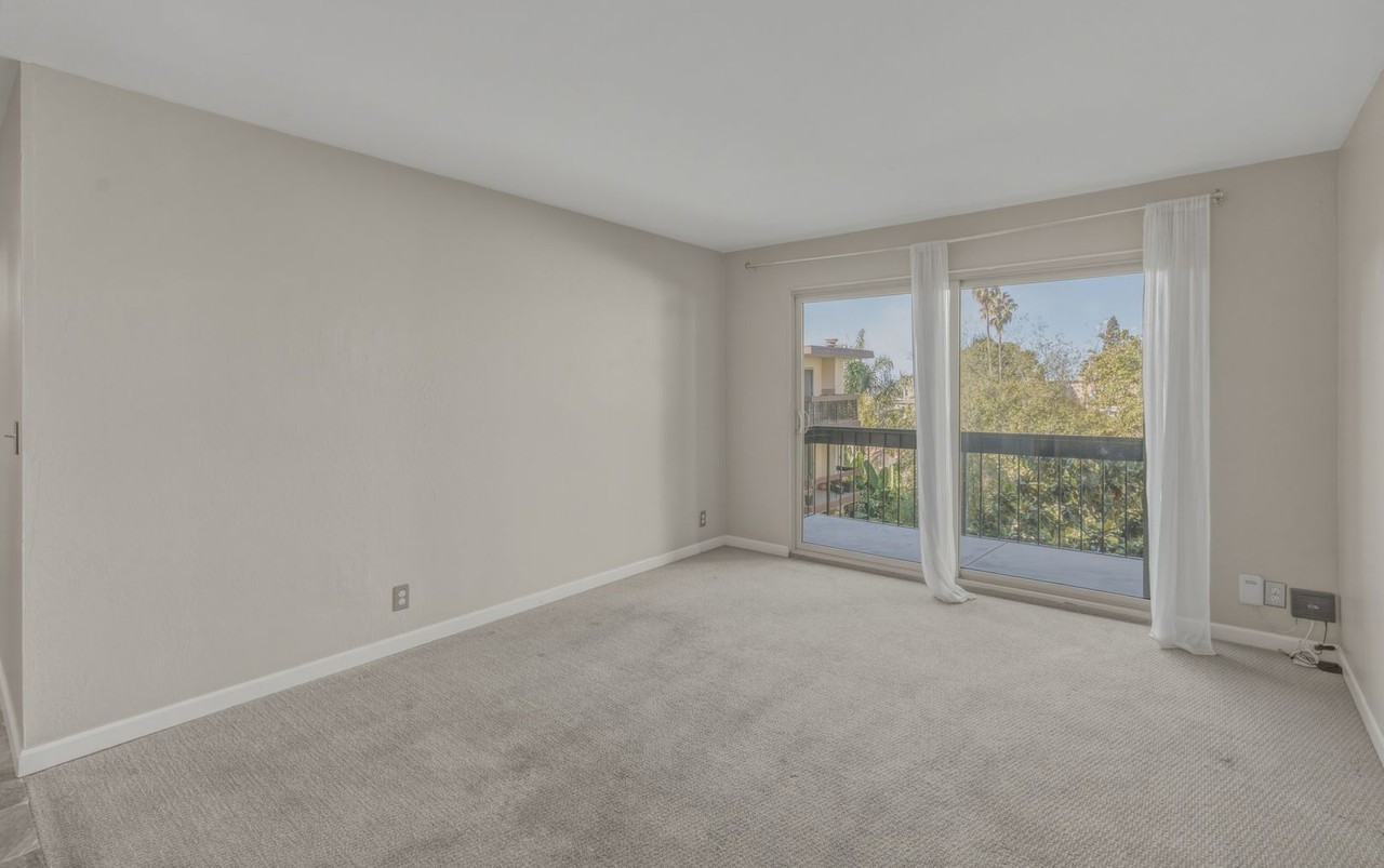 555 Jean St - Photo 7 of 26