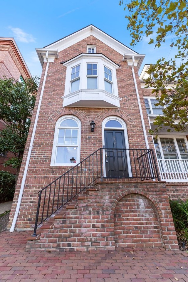 952 N Washington St - Photo 3 of 36