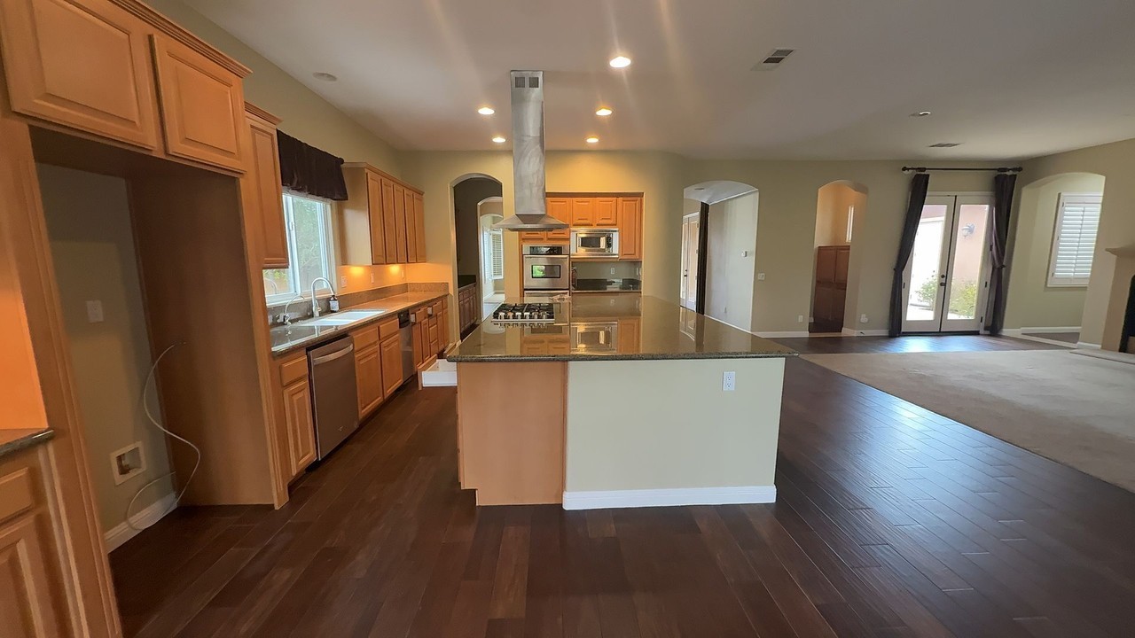 12919 Hyperion Ln - Photo 4 of 39