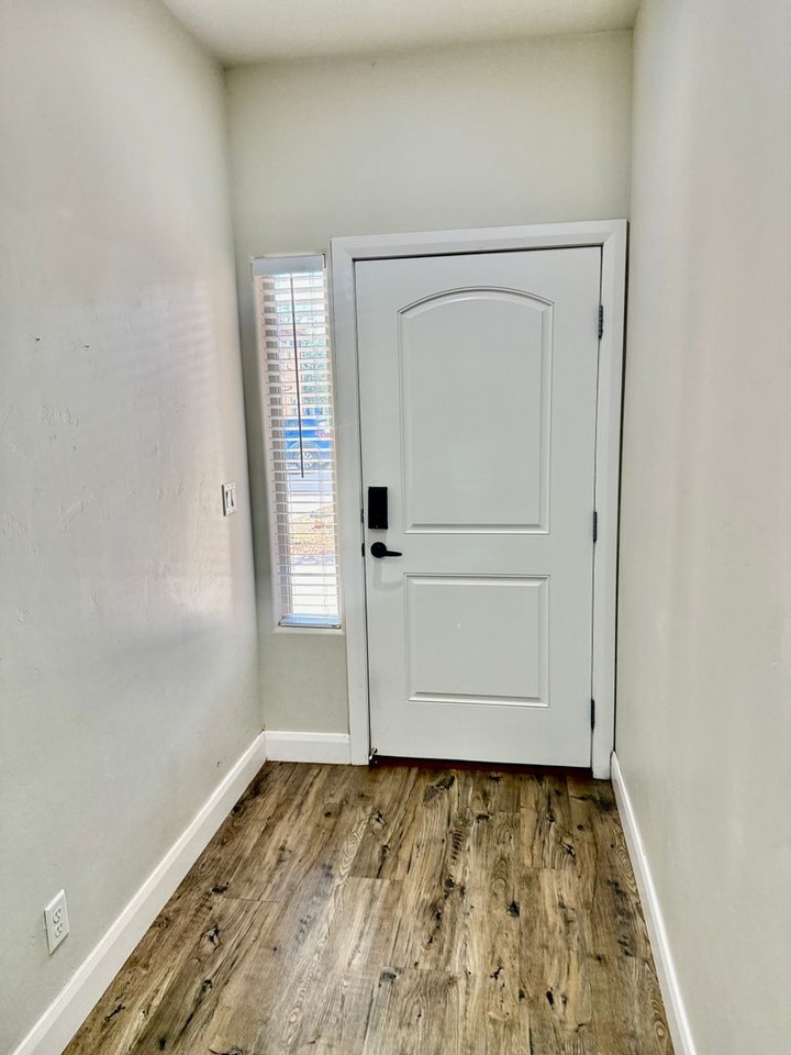 2541 Bella Vista Dr - Photo 4 of 32