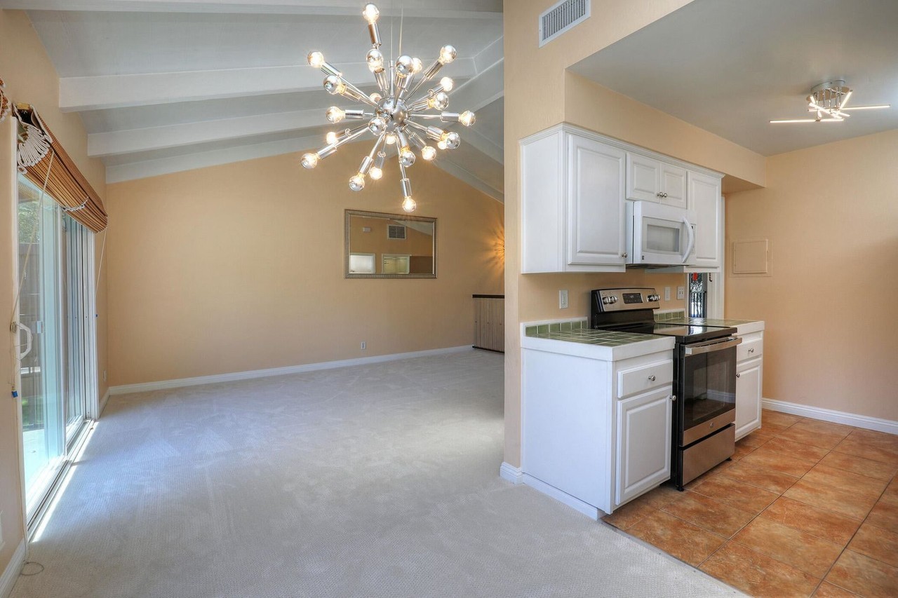 860 860 Highlahd Drive #2 - Photo 3 of 22