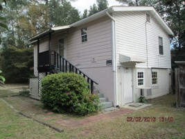 featured image of 208 1/2 E College St