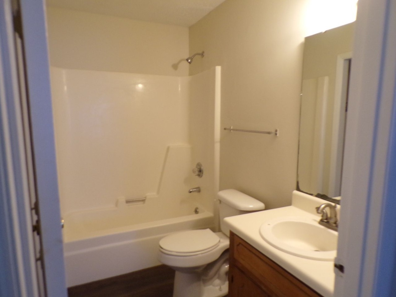 84 Brookview Dr Apt A - Photo 7 of 8