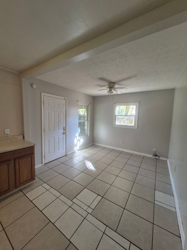 4113 Redonda Ln - Photo 4 of 10