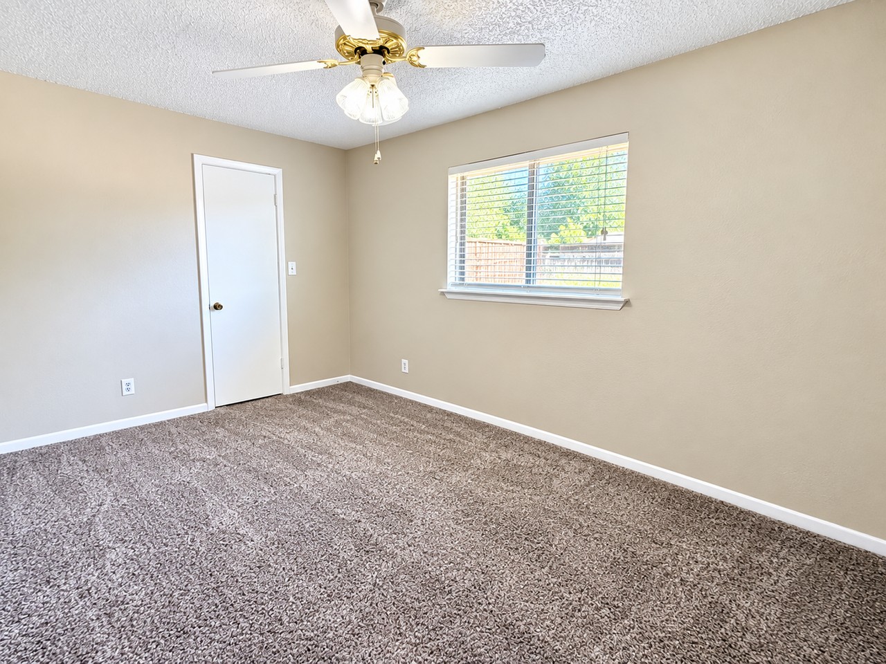 1500 Sherrye Dr - Photo 2 of 11