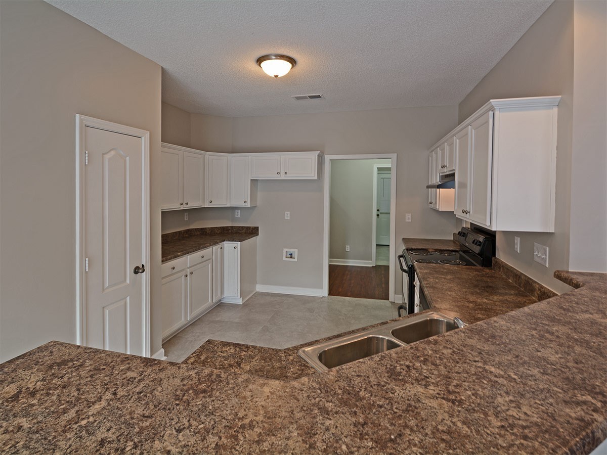 10171 Bloomsbury Ave - Photo 2 of 17