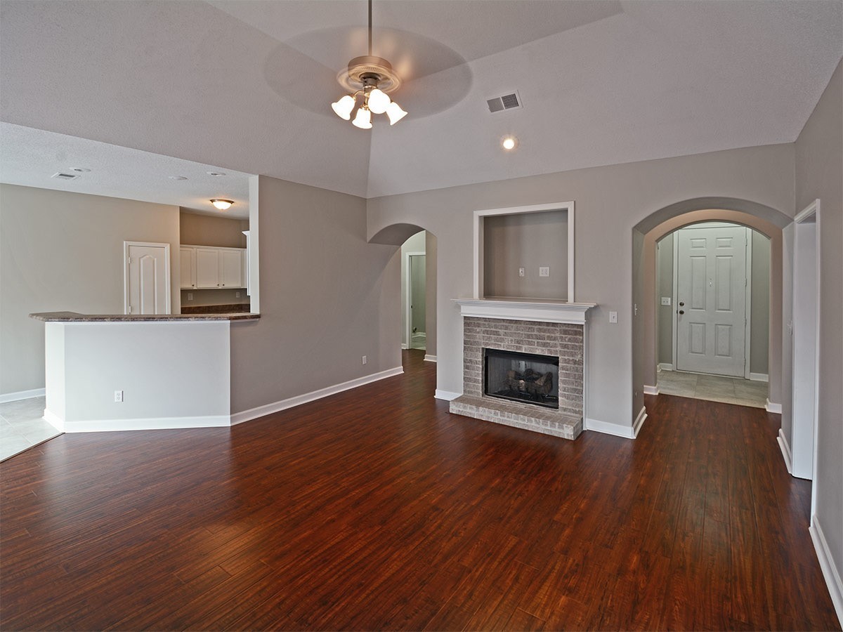 10171 Bloomsbury Ave - Photo 5 of 17