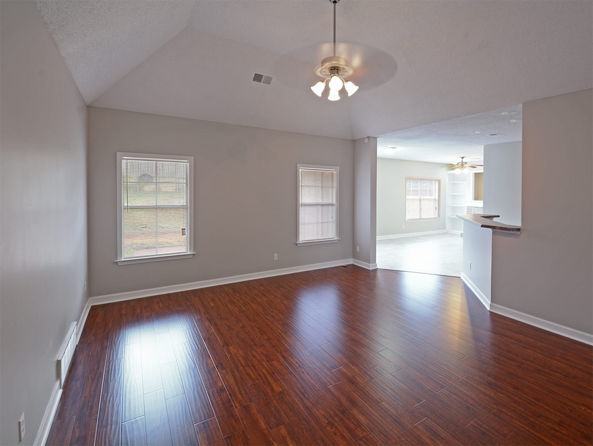 10171 Bloomsbury Ave - Photo 6 of 17