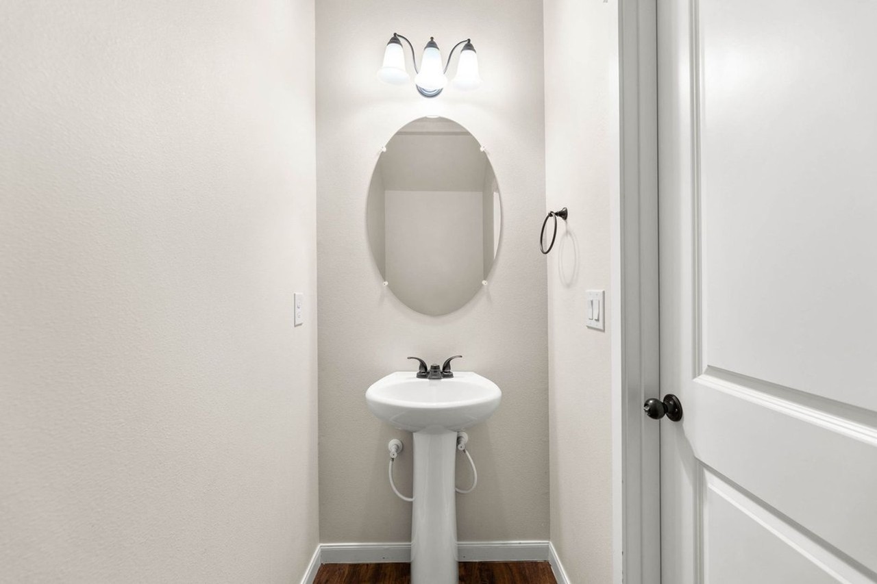 314 N 33rd Ct - Photo 7 of 26