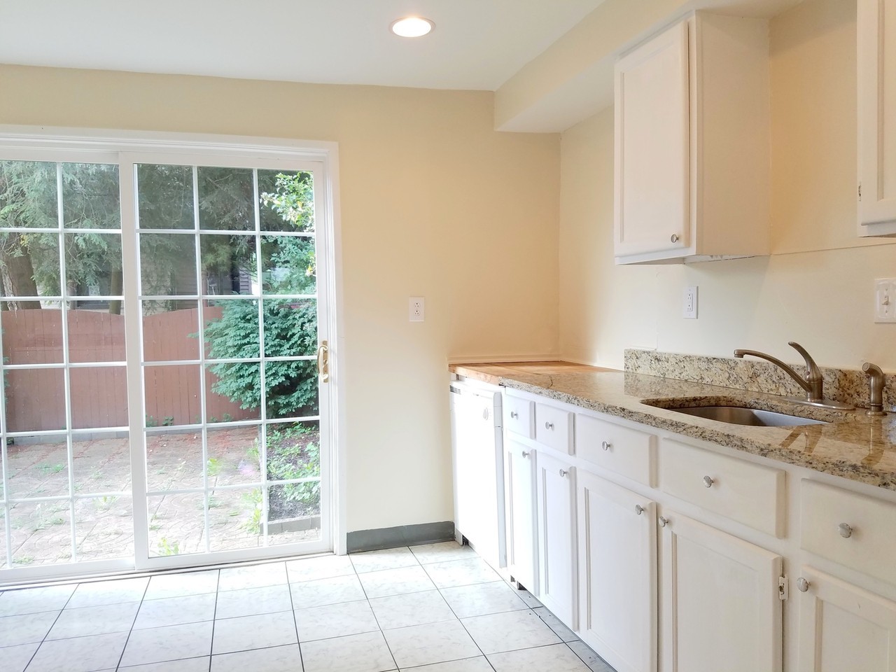 2412 Patterson St - Photo 3 of 20