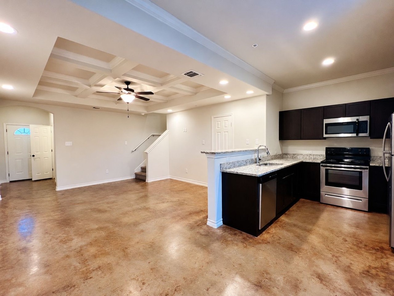 8802 Seguin Rd - Photo 3 of 21