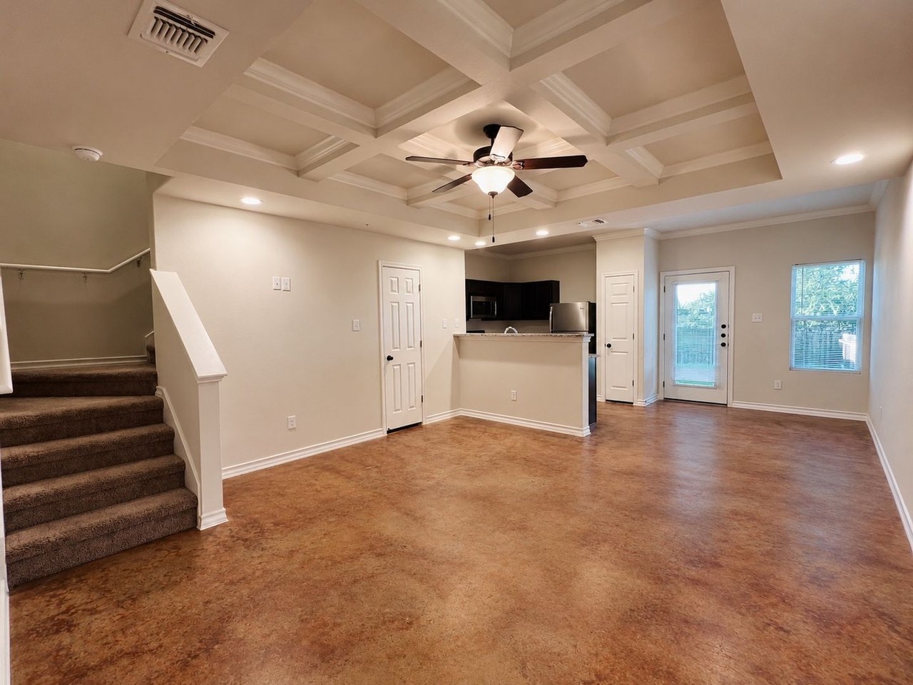 8802 Seguin Rd - Photo 4 of 21