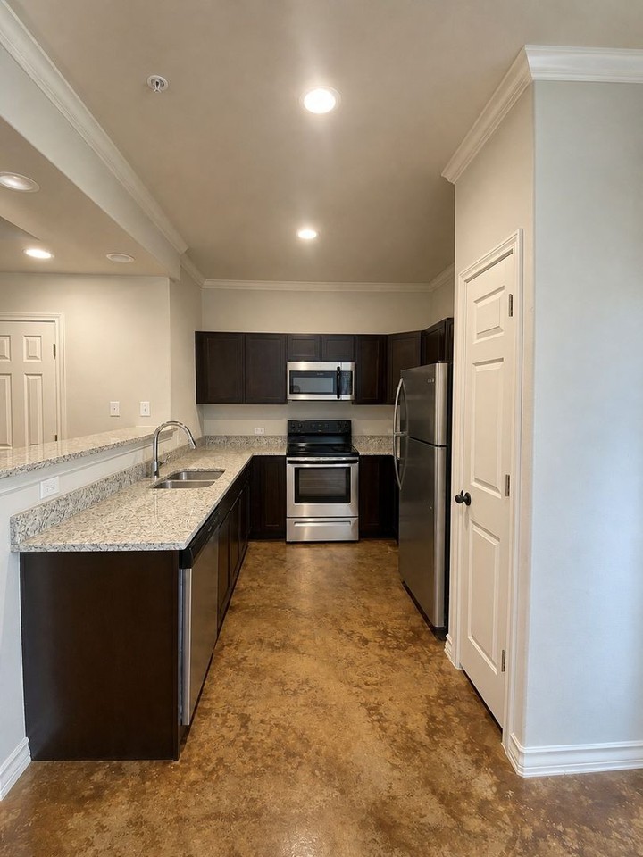 8802 Seguin Rd - Photo 6 of 21