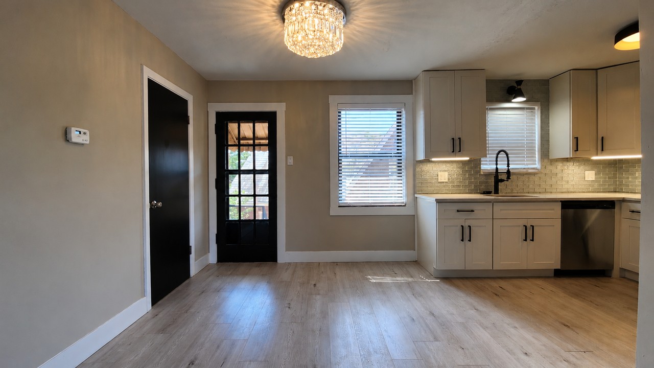 5878 Nottingham - Photo 4 of 13
