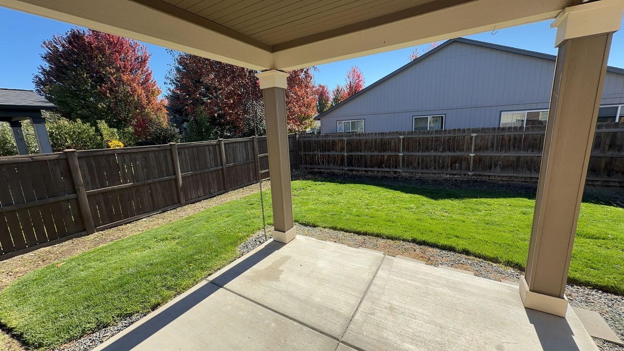 3076 Sw Black Butte Ln - Photo 3 of 22