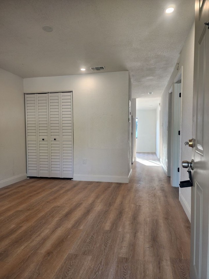 1824 S Clyde Morris Blvd - Photo 2 of 12