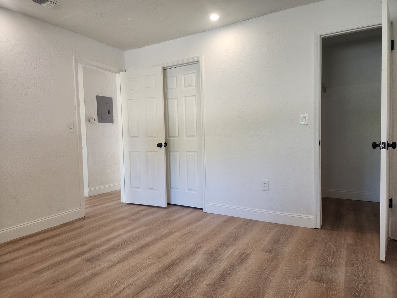 1824 S Clyde Morris Blvd - Photo 4 of 12