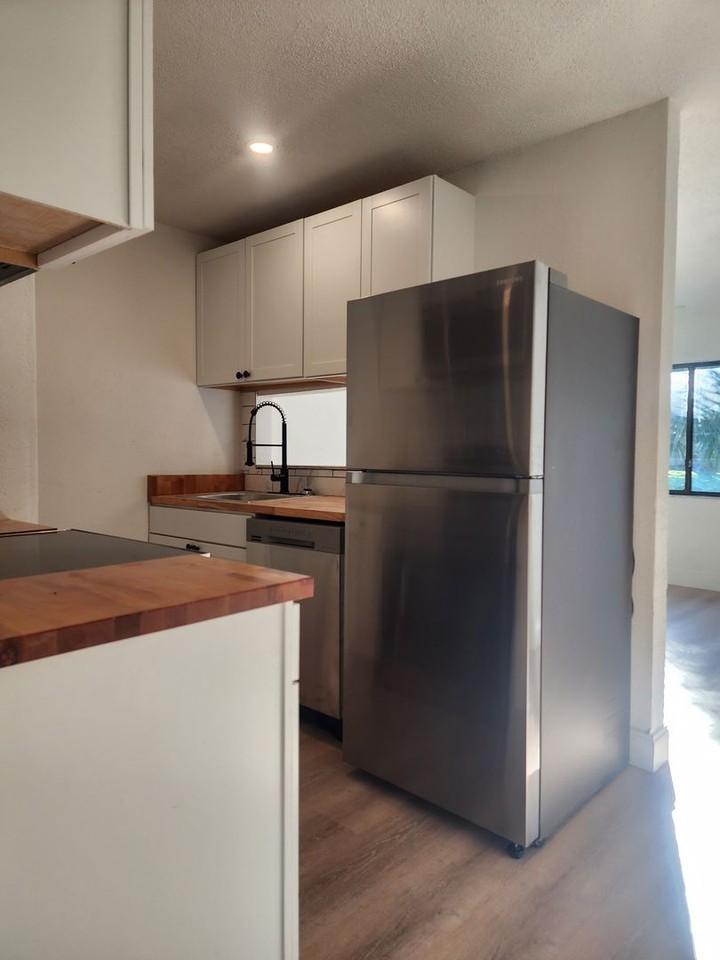 1824 S Clyde Morris Blvd - Photo 6 of 12