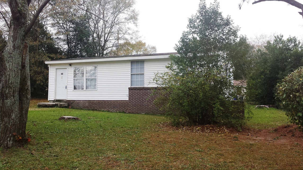204 Juniper St - Photo 3 of 15