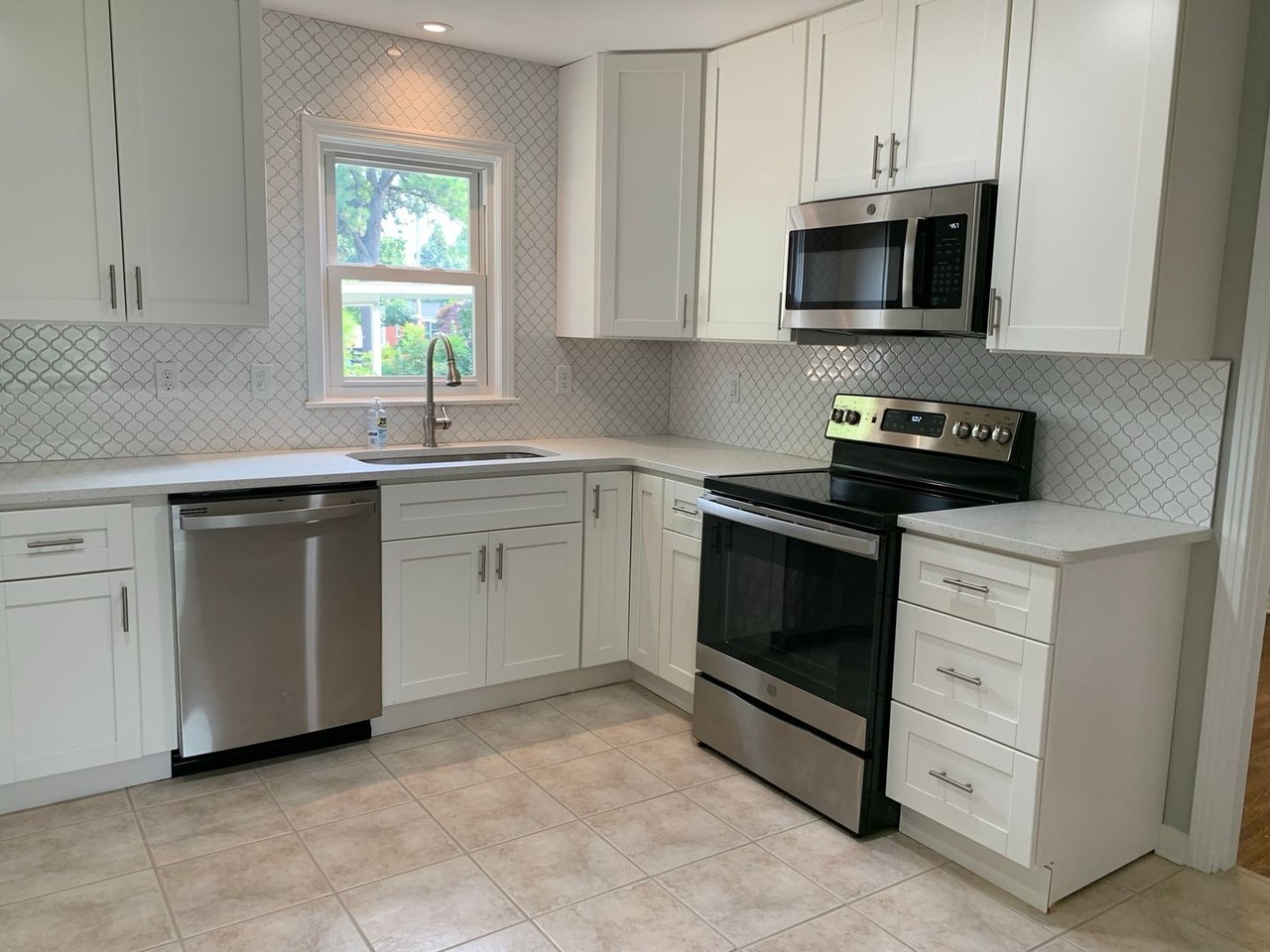 206 James Ave - Photo 4 of 19