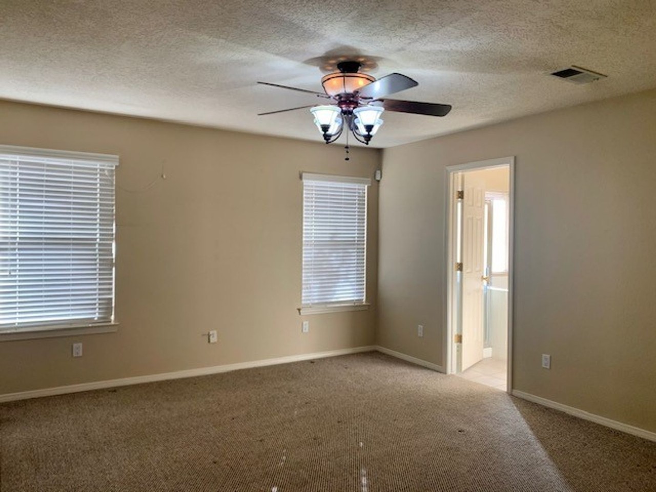 8024 Creekwood Ave Nw - Photo 6 of 25