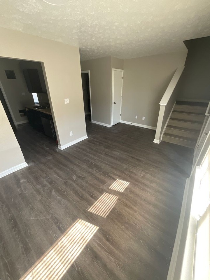 1048 W 26th St - Photo 2 of 13