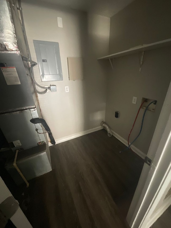 1048 W 26th St - Photo 4 of 13