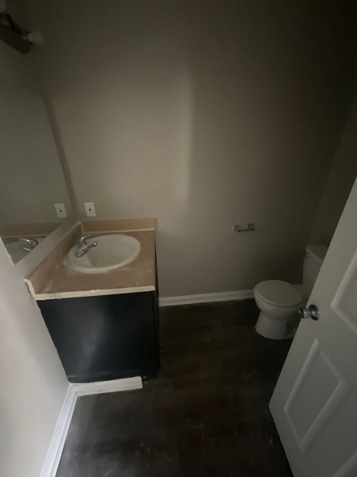 1048 W 26th St - Photo 6 of 13