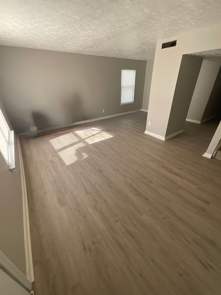 1050 W 26th St - Photo 2 of 16