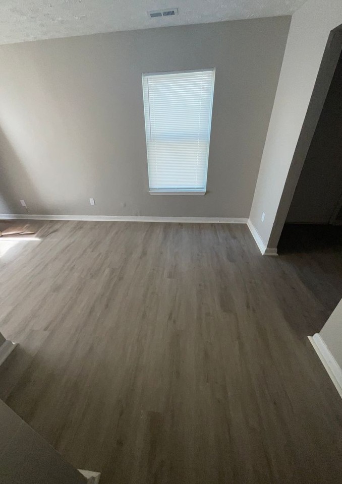 1050 W 26th St - Photo 3 of 16