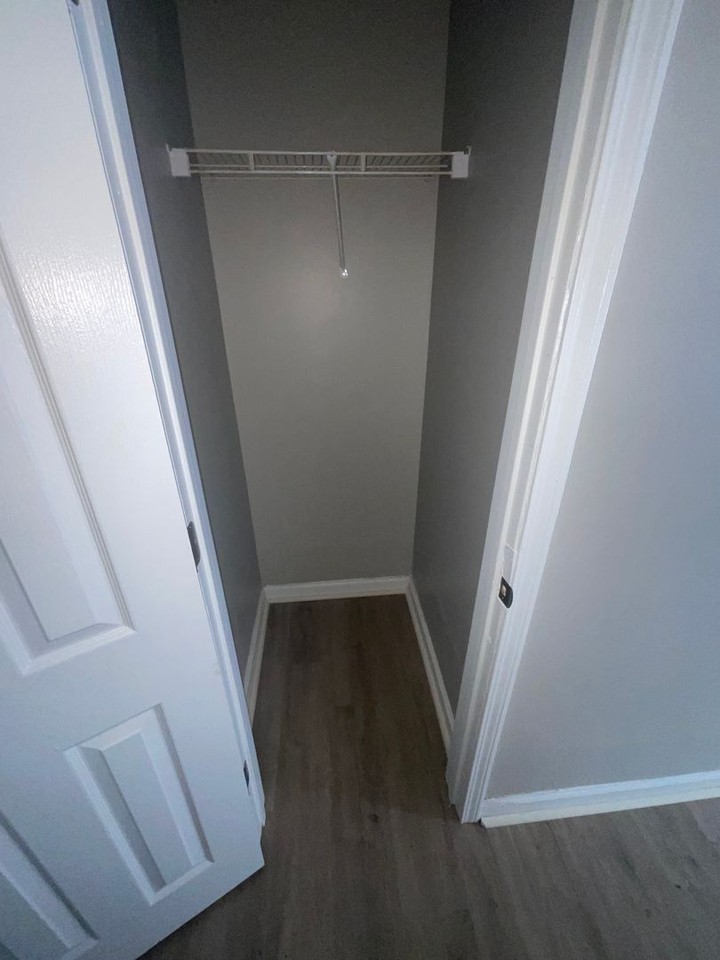 1050 W 26th St - Photo 5 of 16