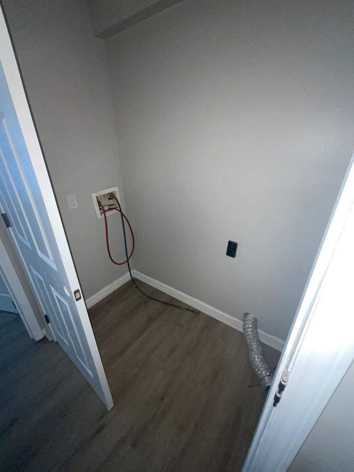 1050 W 26th St - Photo 7 of 16