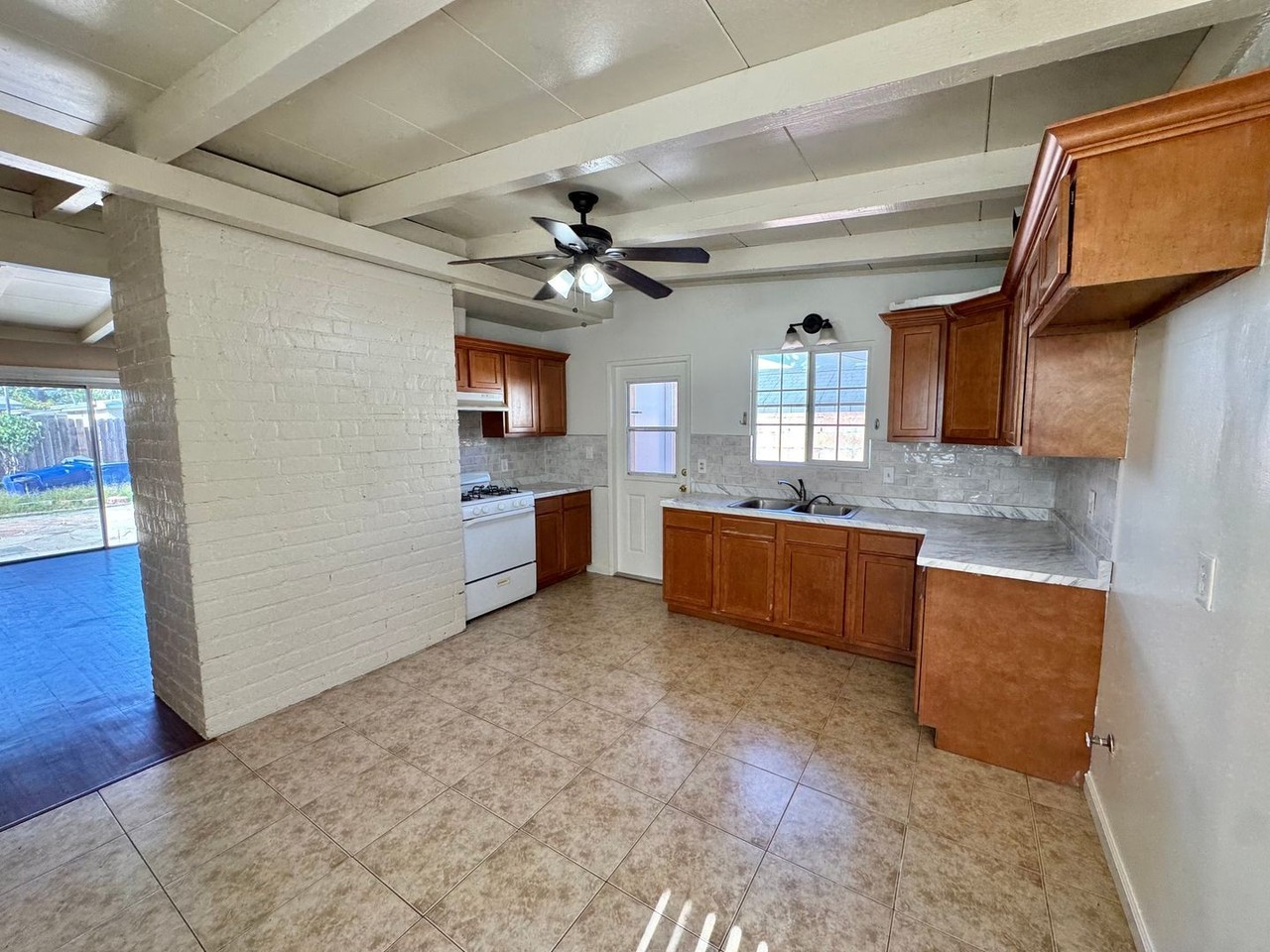 8353 Mulberry Ave - Photo 3 of 28