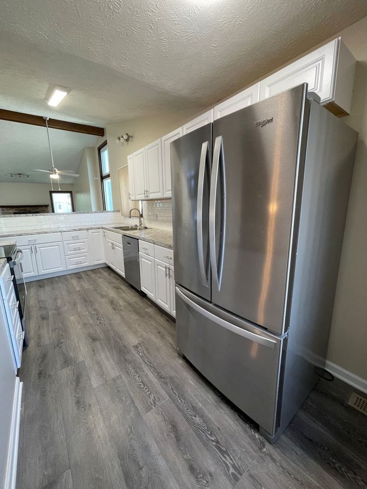 12902 S 28th Ave - Photo 3 of 27