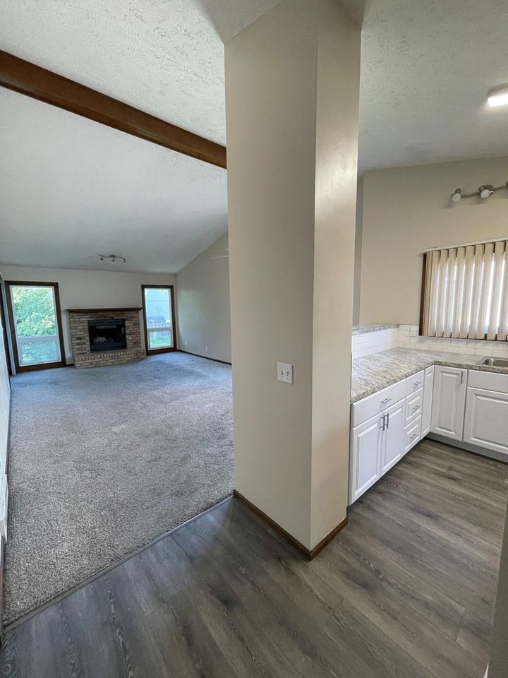 12902 S 28th Ave - Photo 4 of 27