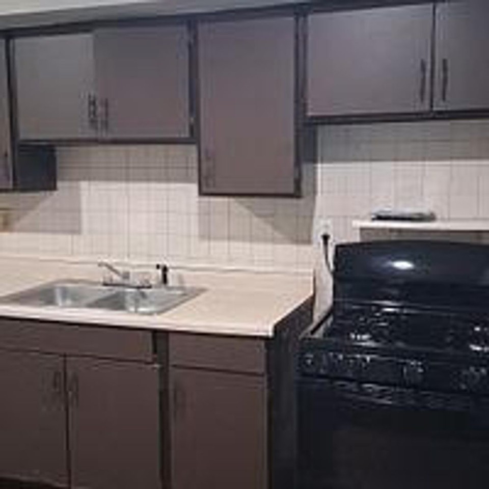 4319 Sheffield Ave - Photo 4 of 6