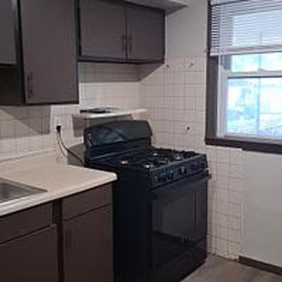 4319 Sheffield Ave - Photo 5 of 6